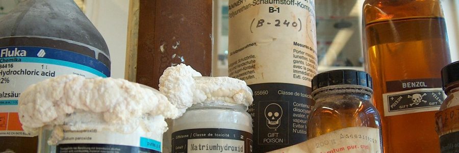 chemicals-540607_1920
